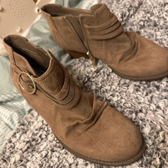 Dr Scholl’s ankle boots - Picture 1 of 4